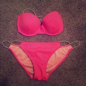 Victoria’s Secret bikini👙